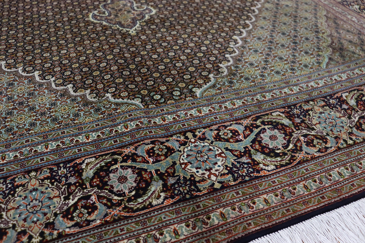 タブリーズ産 ペルシャ絨毯 295×199㎝ - 手織りじゅうたん「ギャッベ