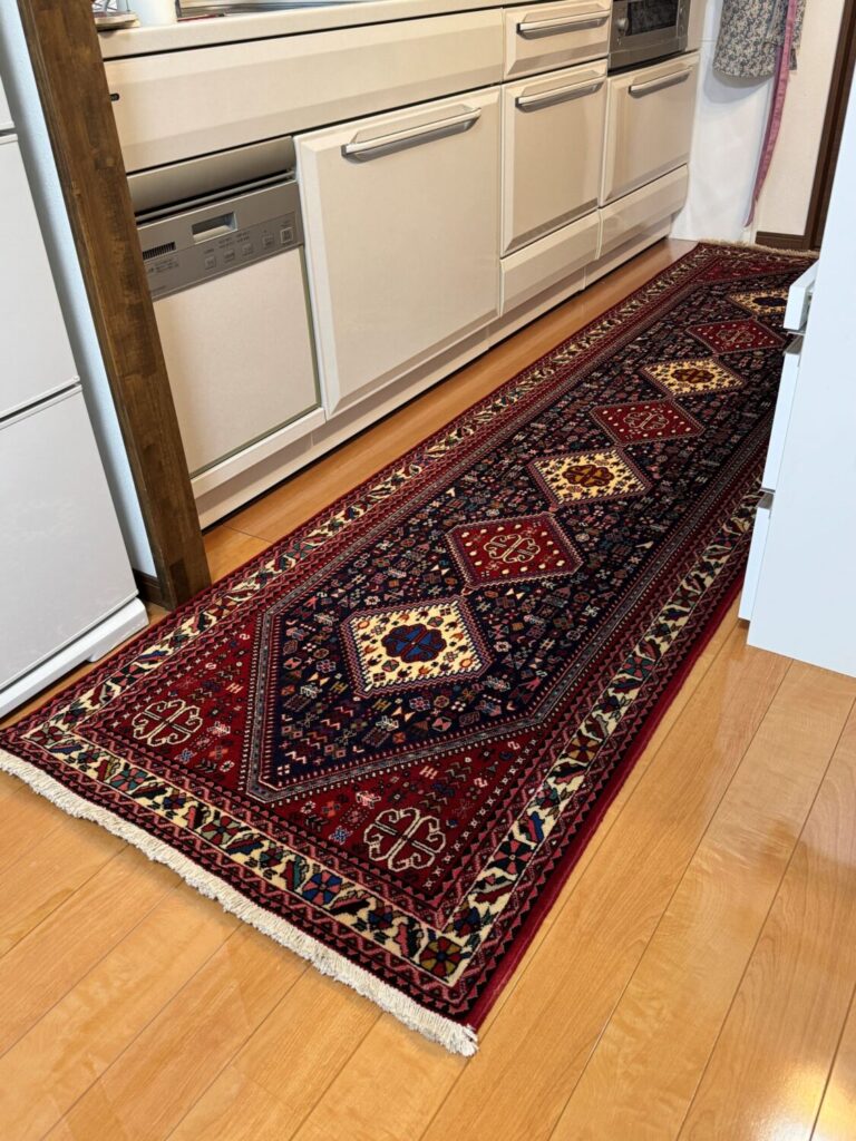 イラン・アバデ産のロングランナー絨毯