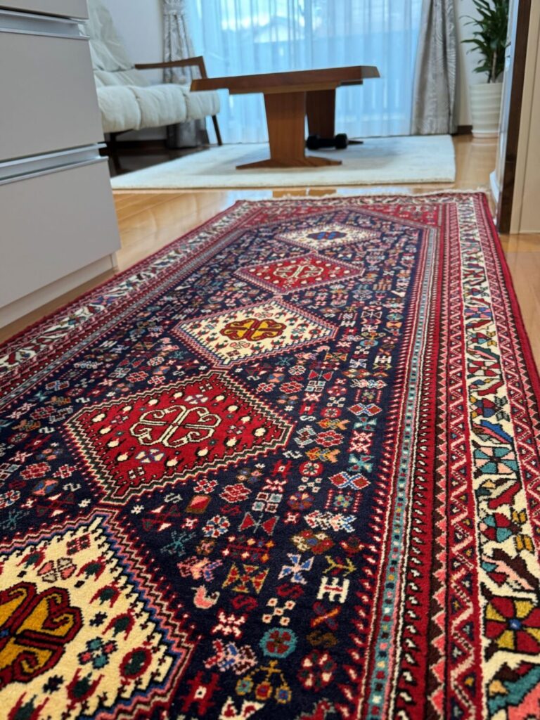 イラン・アバデ産のロングランナー絨毯