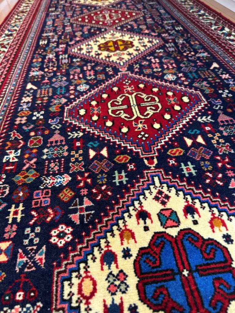 イラン・アバデ産のロングランナー絨毯